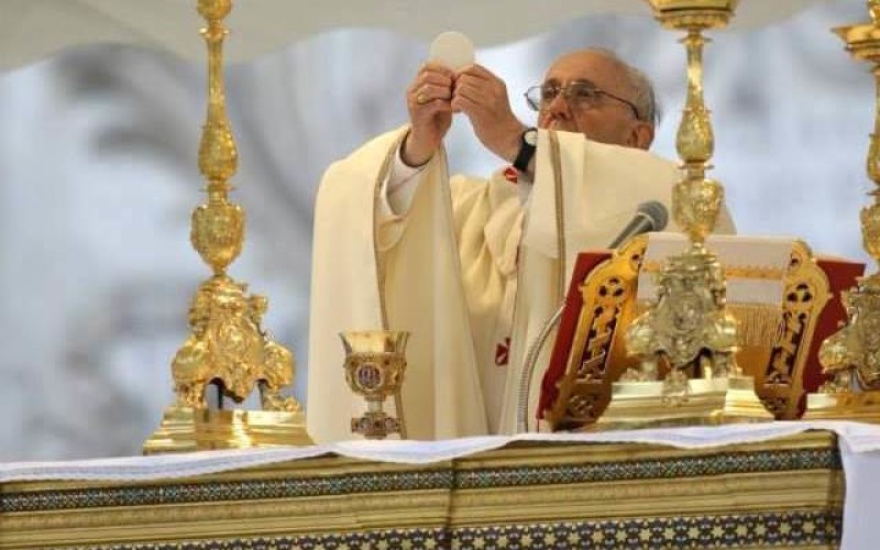 Omilia Papa Francisco nian iha Misa Corpus Christi: Sekuela, komuñaun, partilla